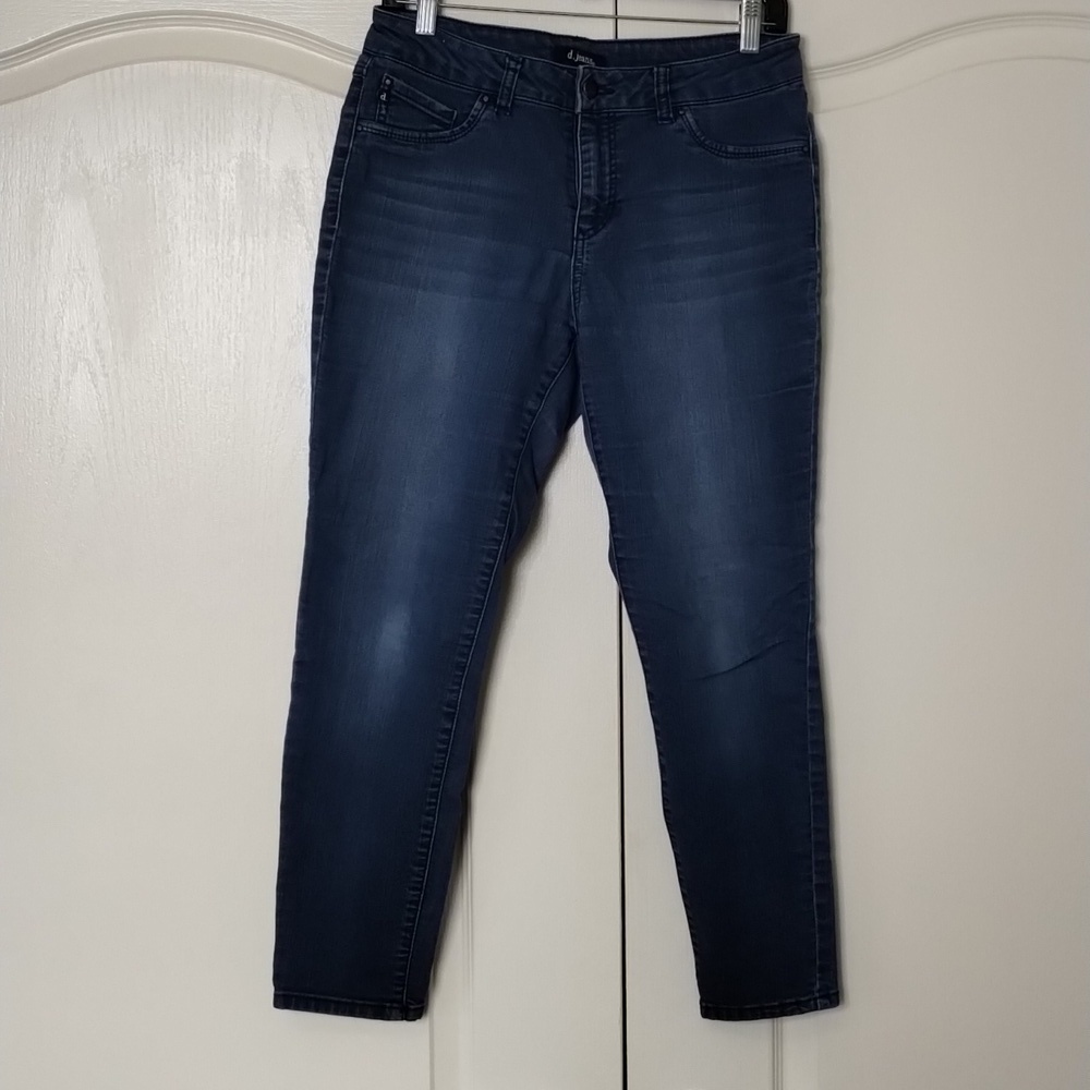 d. Jeans women's size 8 skinny denim jeans